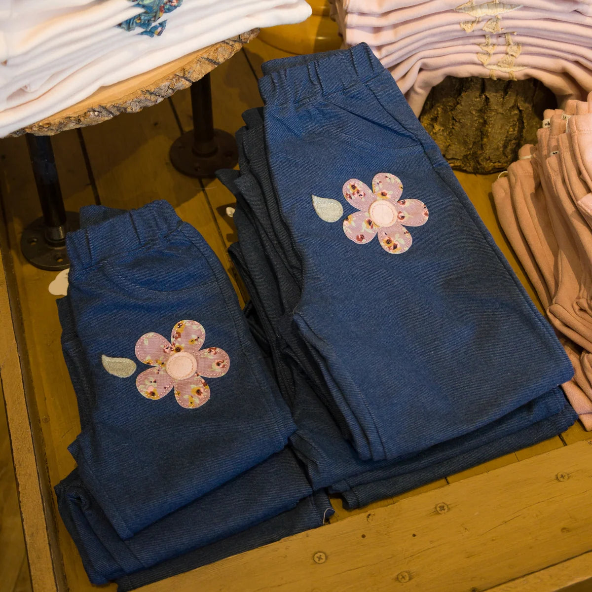 Autumn Legging in Harvest Bloom Daisy | Dark Wash